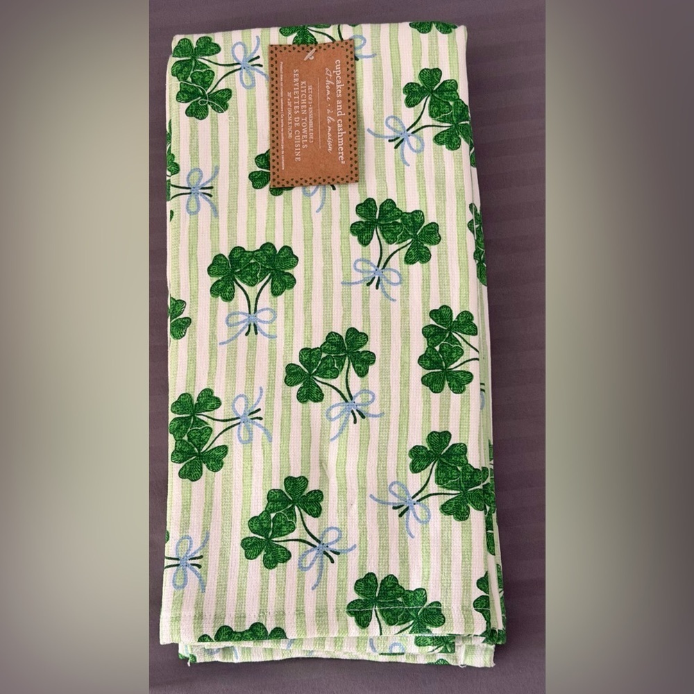 ✨NWT✨ cupcakes & cashmere: 3 Kitchen Towels